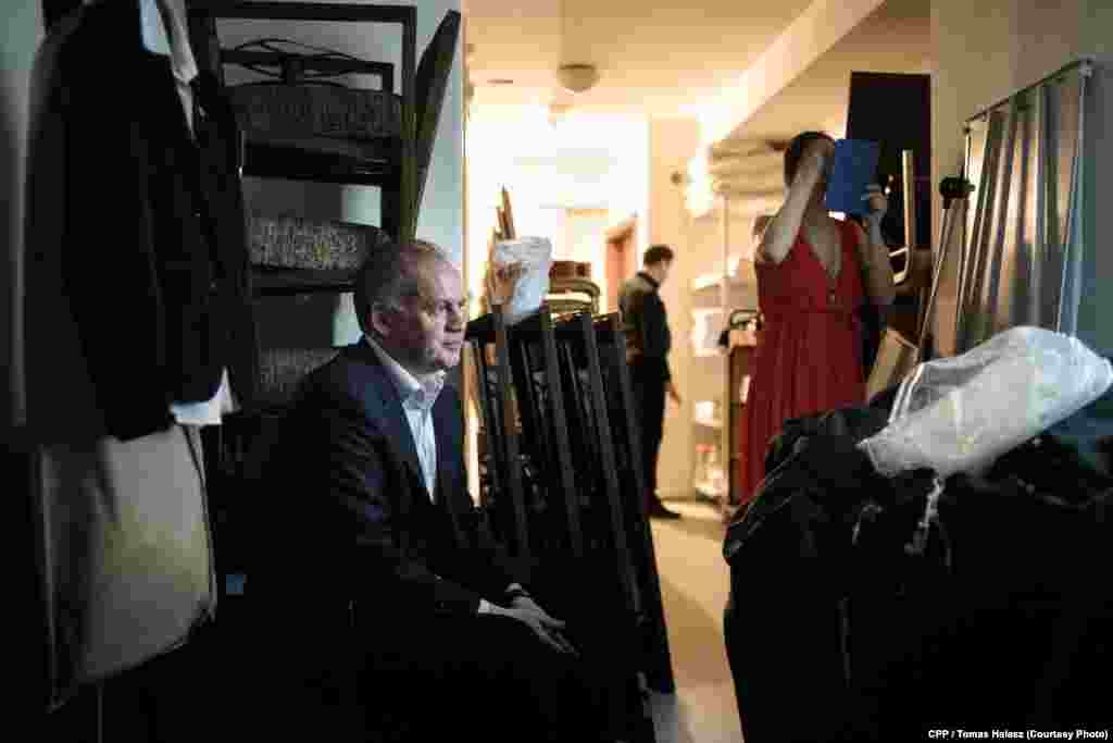 First Prize, People in the News: Andrej Kiska campaigns for the presidency of Slovakia. (mono.sk/Tomas Halasz)